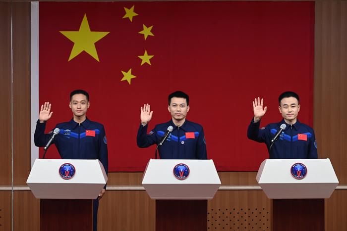 神舟十七號(hào)飛行乘組亮相