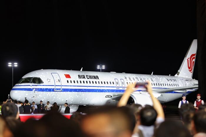 國(guó)航、南航接收首架C919飛機(jī)