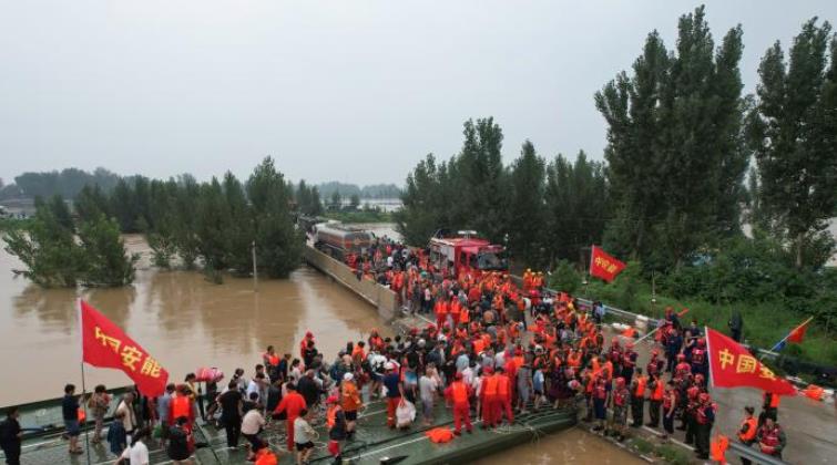 “逆行”重器中流擊水，創(chuàng)造救援速度奇跡<p>以精銳之“能”，護(hù)百姓之“安”，每一次極速救援，都是一場全力以赴，是承諾更是本色。<p>