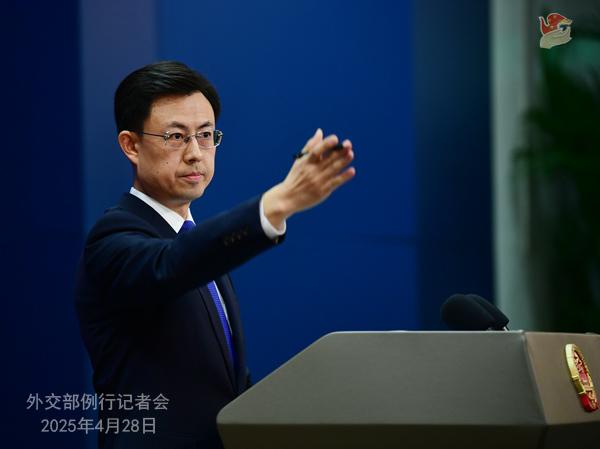 外國游客帶大旅行箱來華掃貨中方:歡迎更多外國朋友樂在中國