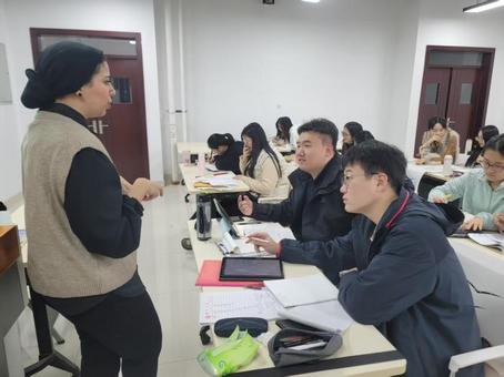 埃及青年艾小英：翻譯為“橋”文學(xué)為“媒”，讓讀者感知中國